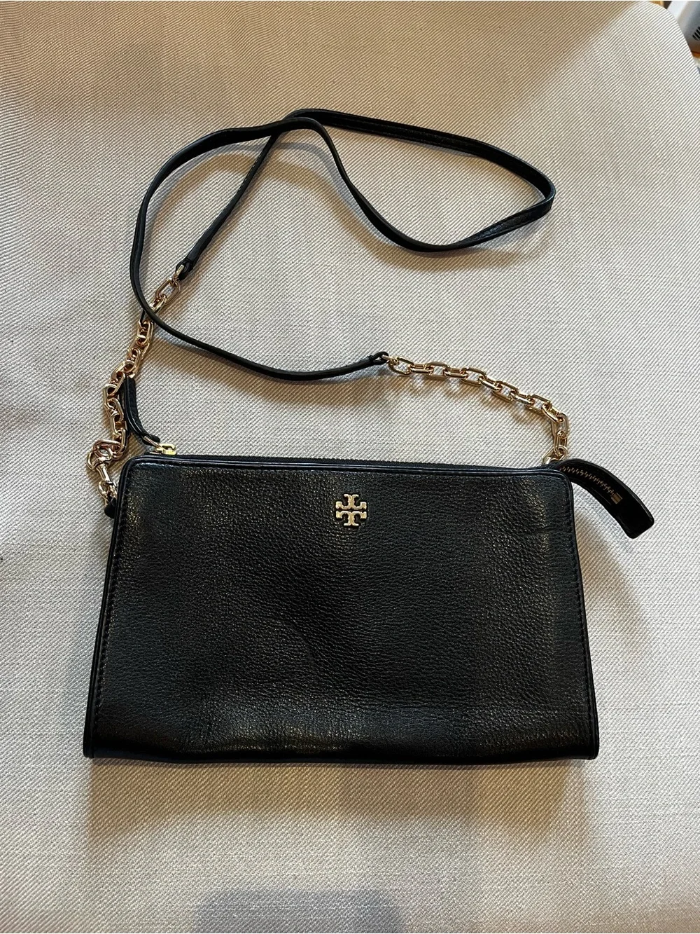 Tory Burch compact pebble
